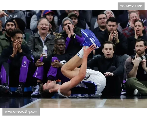 班凯罗33分率魔术狂胜雄鹿 全队投篮命中率56%三分42%